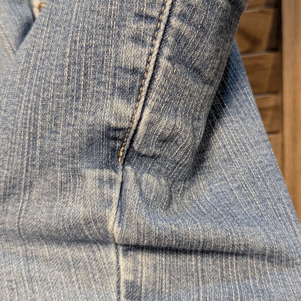 Levi's 590 Jeans Boot Cut Classic Light Blue Size 16W Medium - Picture 10 of 15